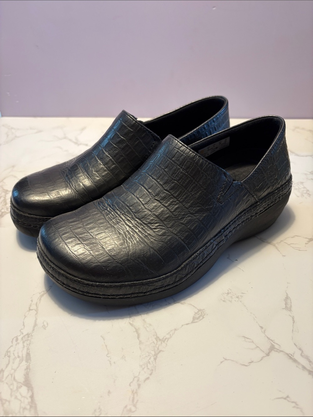 Timberland women’s size 8 anti-fatigue Croc-Textured Black Slip-On Comfort Mules